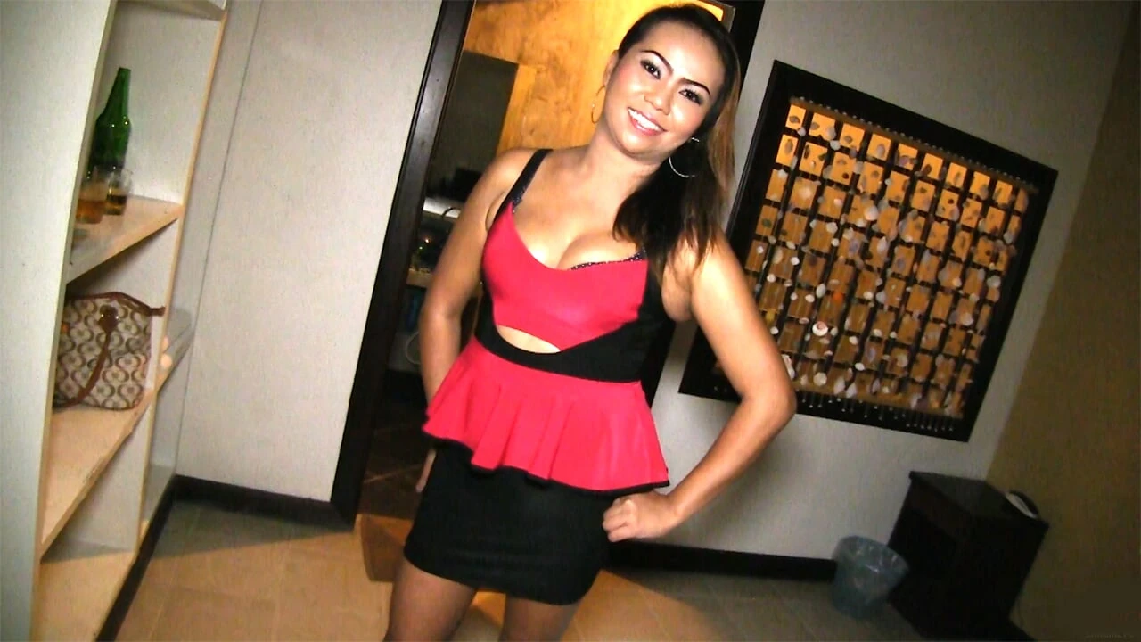 Mature Thai BBW MILF fucks a horny white farang with pleasure